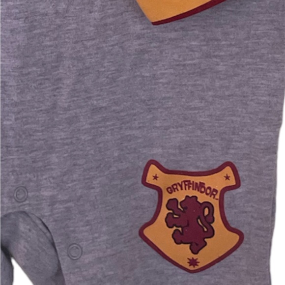 EUC Harry Potter Griffindor Onesie & Hat Set 18-24 Months - Picture 3 of 5